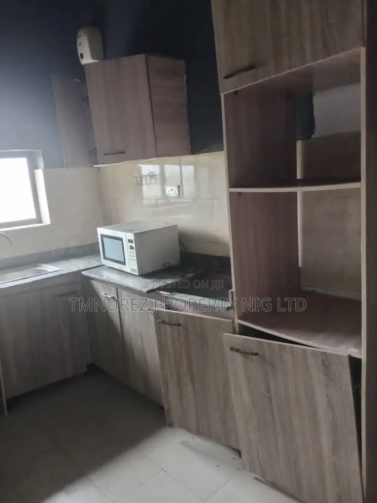 2bdrm Block of Flats in Chevron for sale