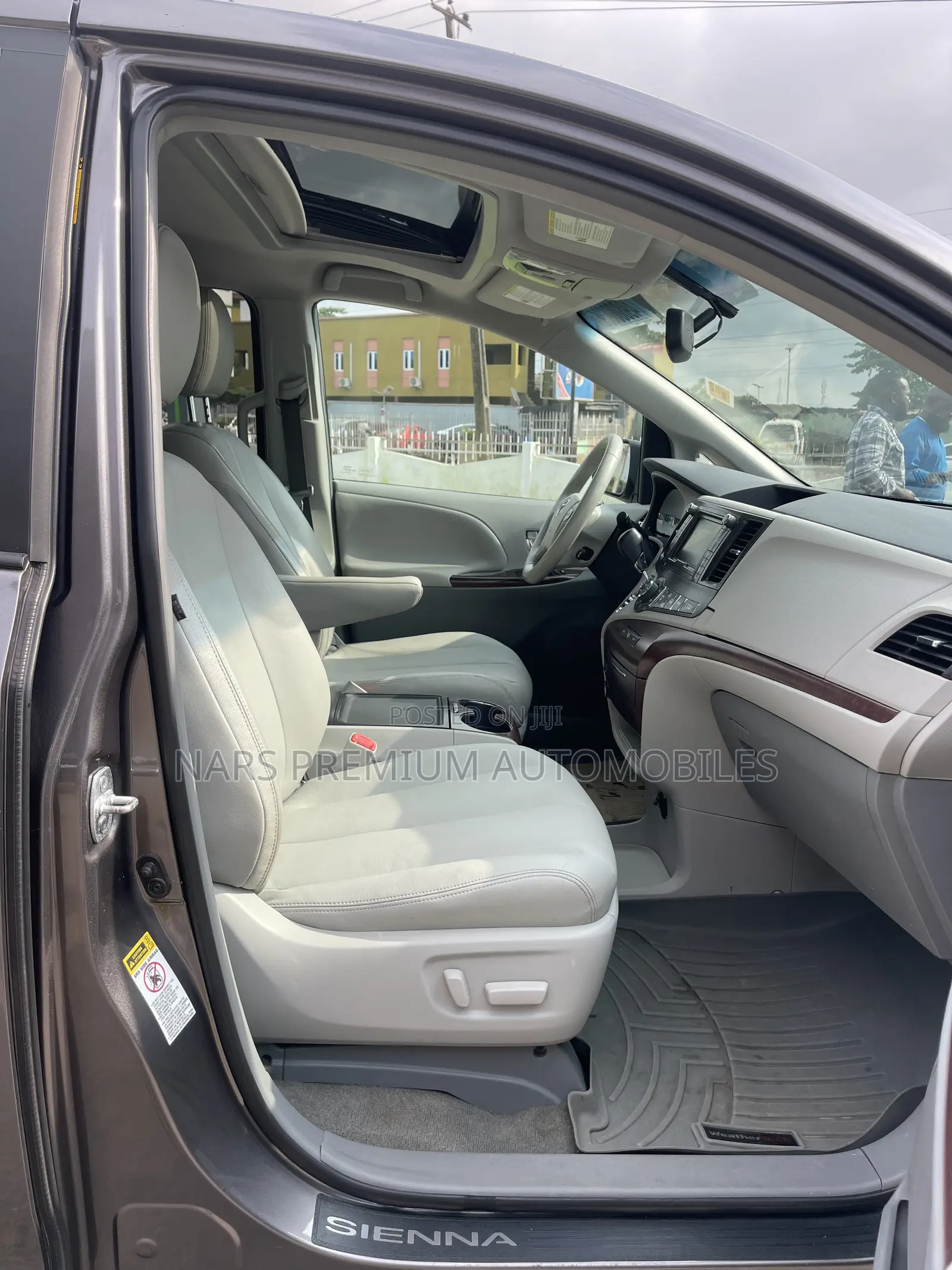 Toyota Sienna XLE 8-Passenger 4dr Minivan (3.5L 6cyl 6A) 2014 Gray