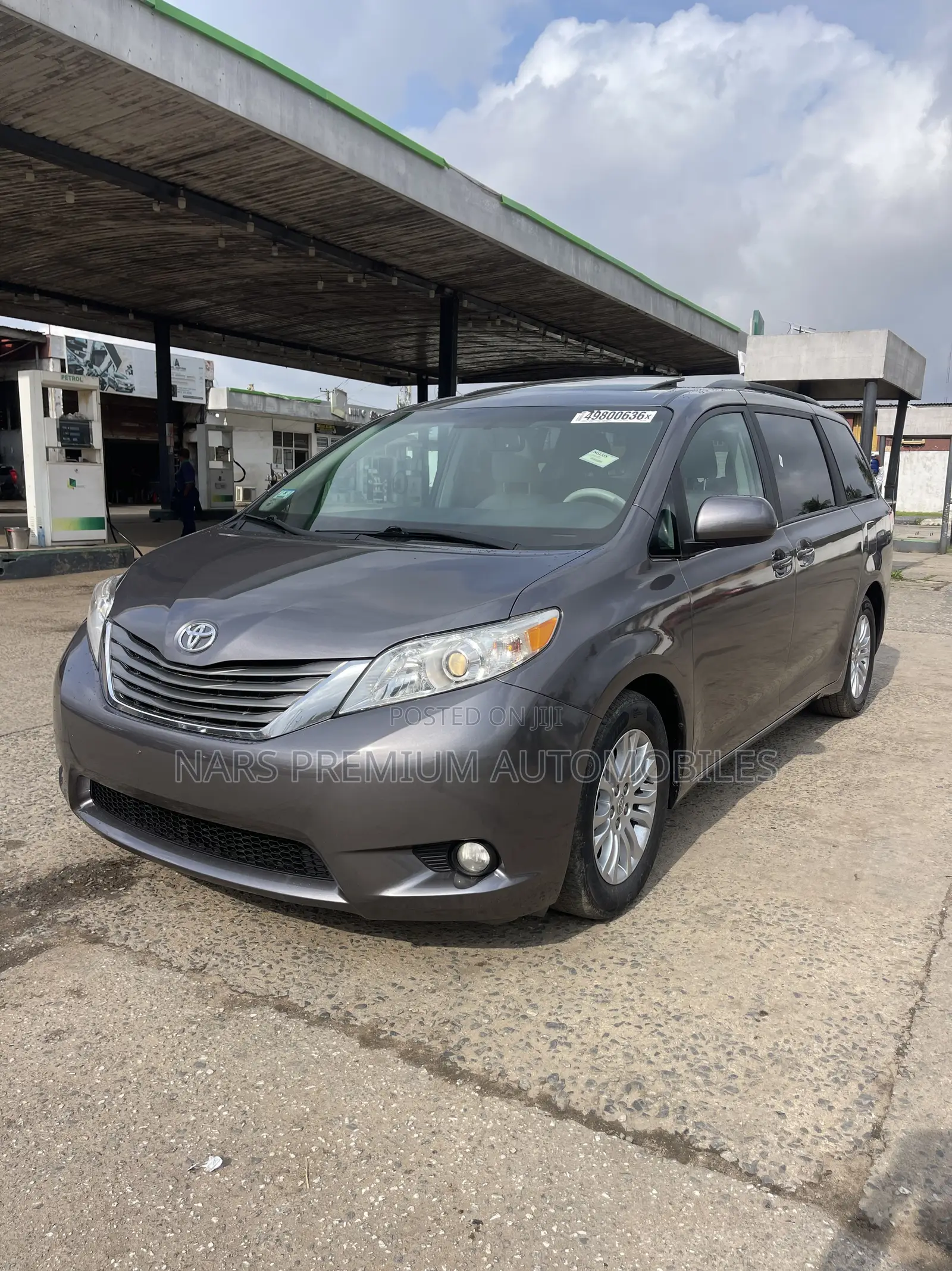 Toyota Sienna XLE 8-Passenger 4dr Minivan (3.5L 6cyl 6A) 2014 Gray