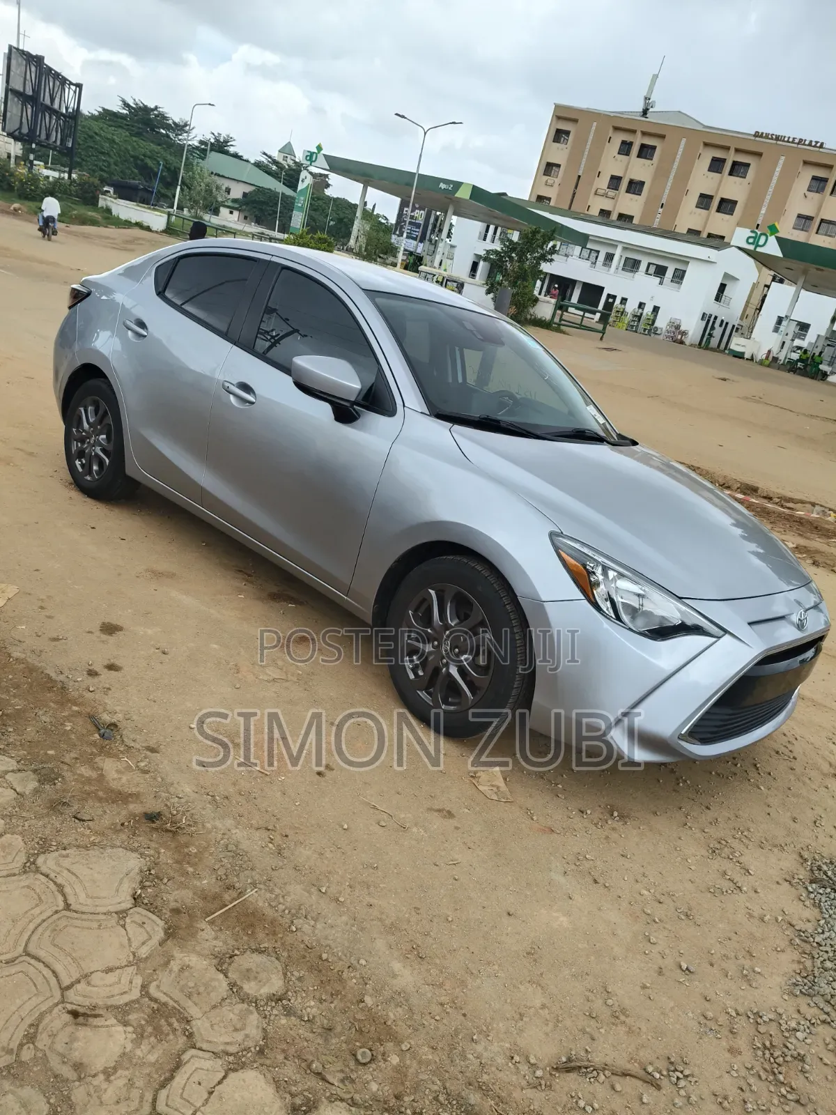 Toyota Yaris 2019 Silver
