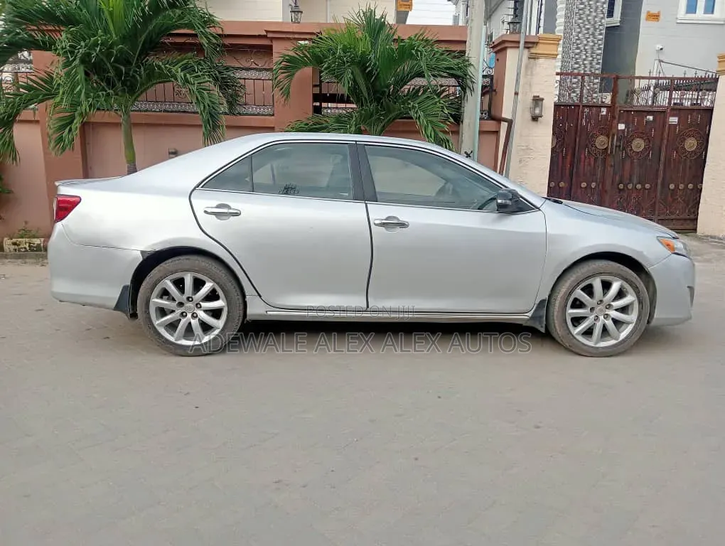 Toyota Camry 2014 Silver