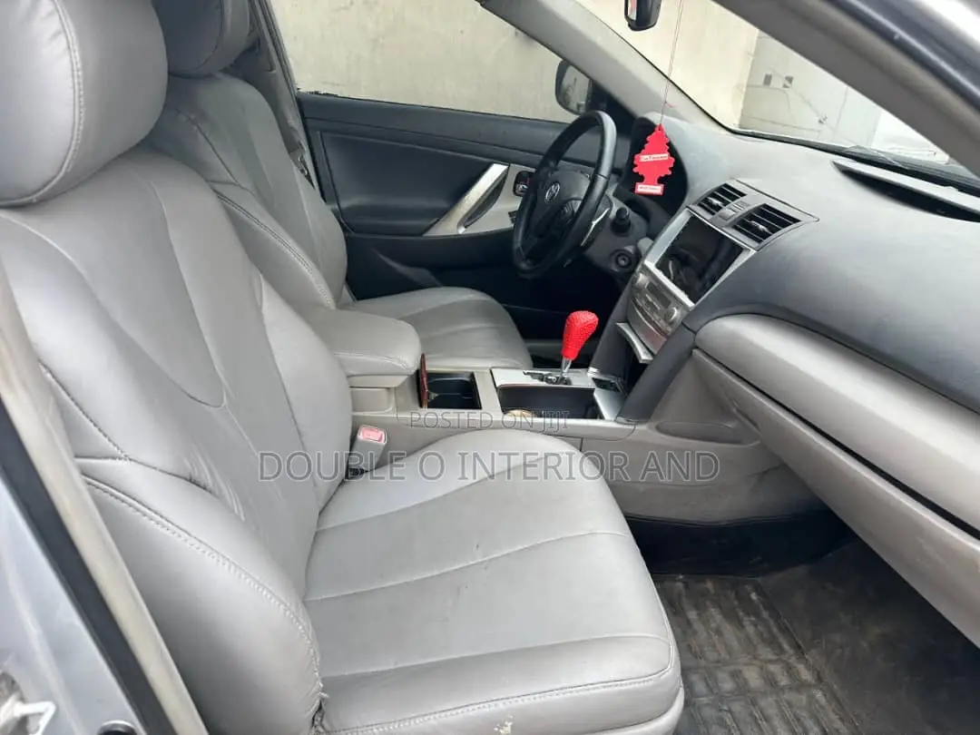 Toyota Camry LE 4dr Sedan (2.5L 4cyl 6AM) 2010 Silver
