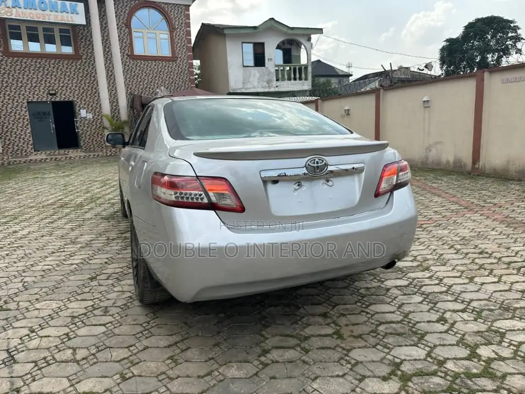 Toyota Camry LE 4dr Sedan (2.5L 4cyl 6AM) 2010 Silver