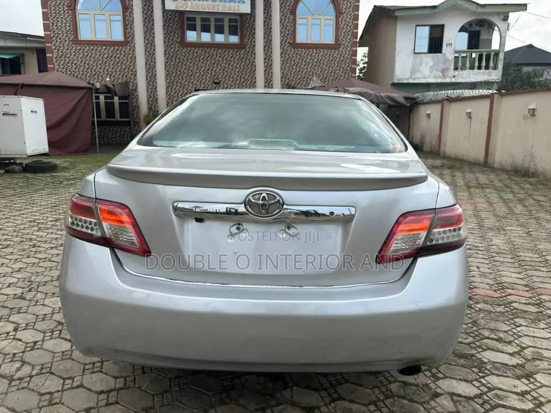 Toyota Camry LE 4dr Sedan (2.5L 4cyl 6AM) 2010 Silver