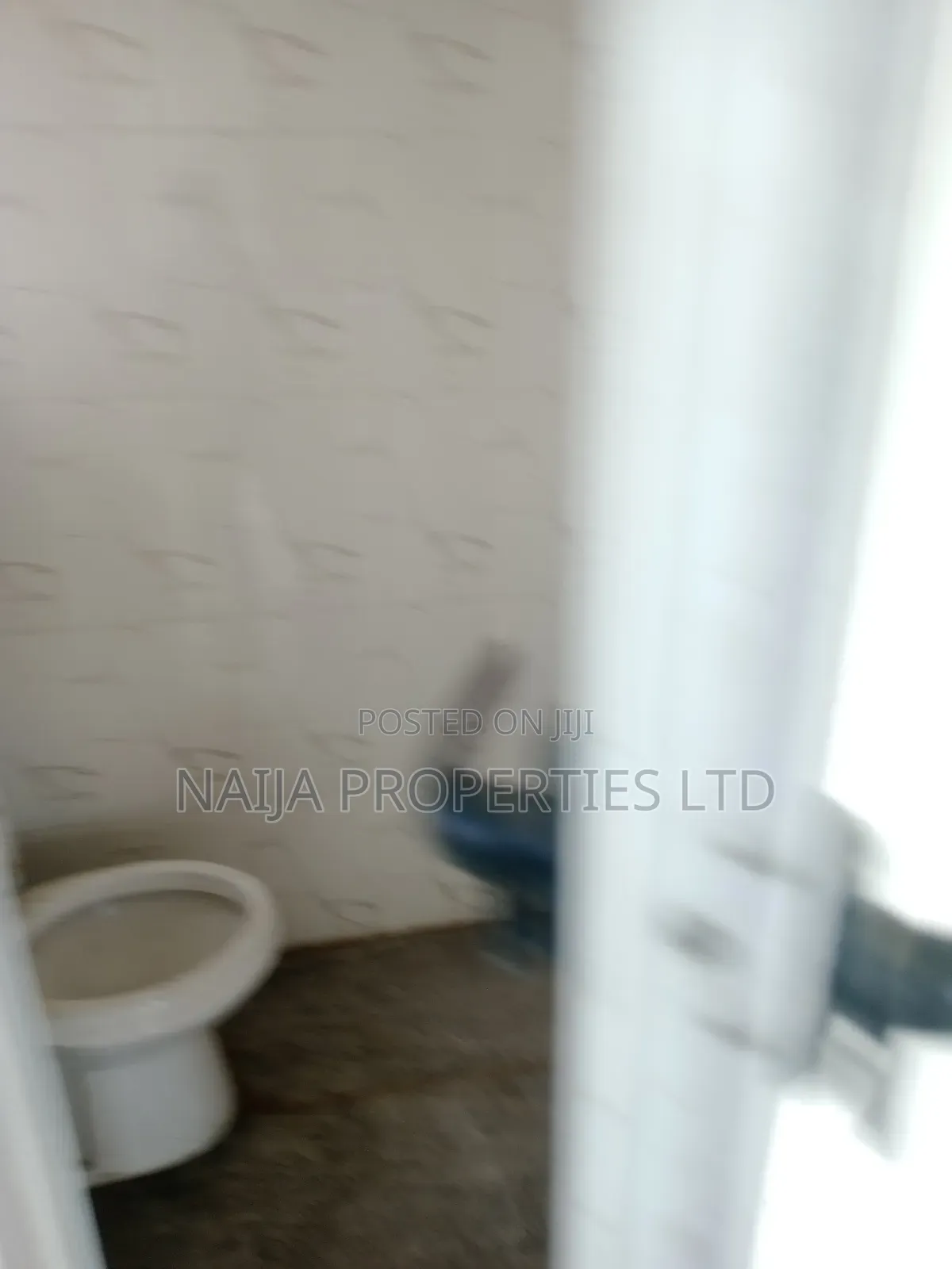 60sqm Office Space on 2nd Floor Directly on Express at Awoyaya for Rent
