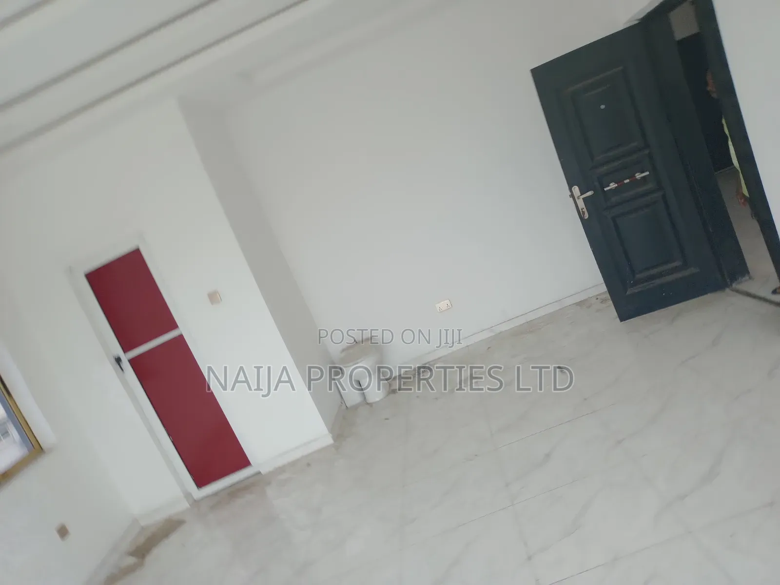 60sqm Office Space on 2nd Floor Directly on Express at Awoyaya for Rent