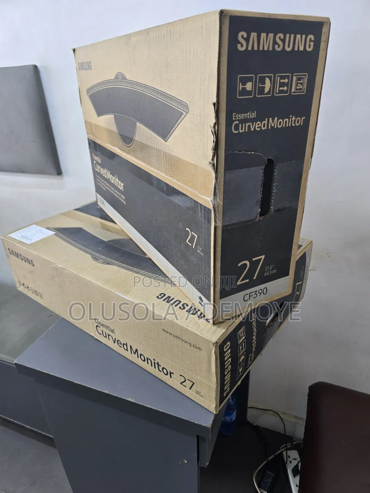 SAMSUNG 27inches Curve Monitor CF390