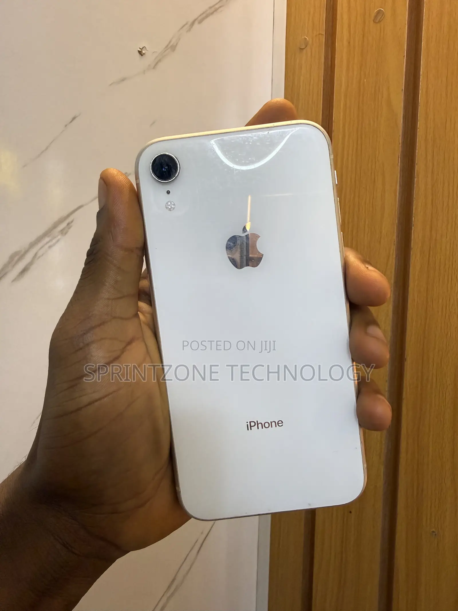Apple iPhone XR 64 GB White