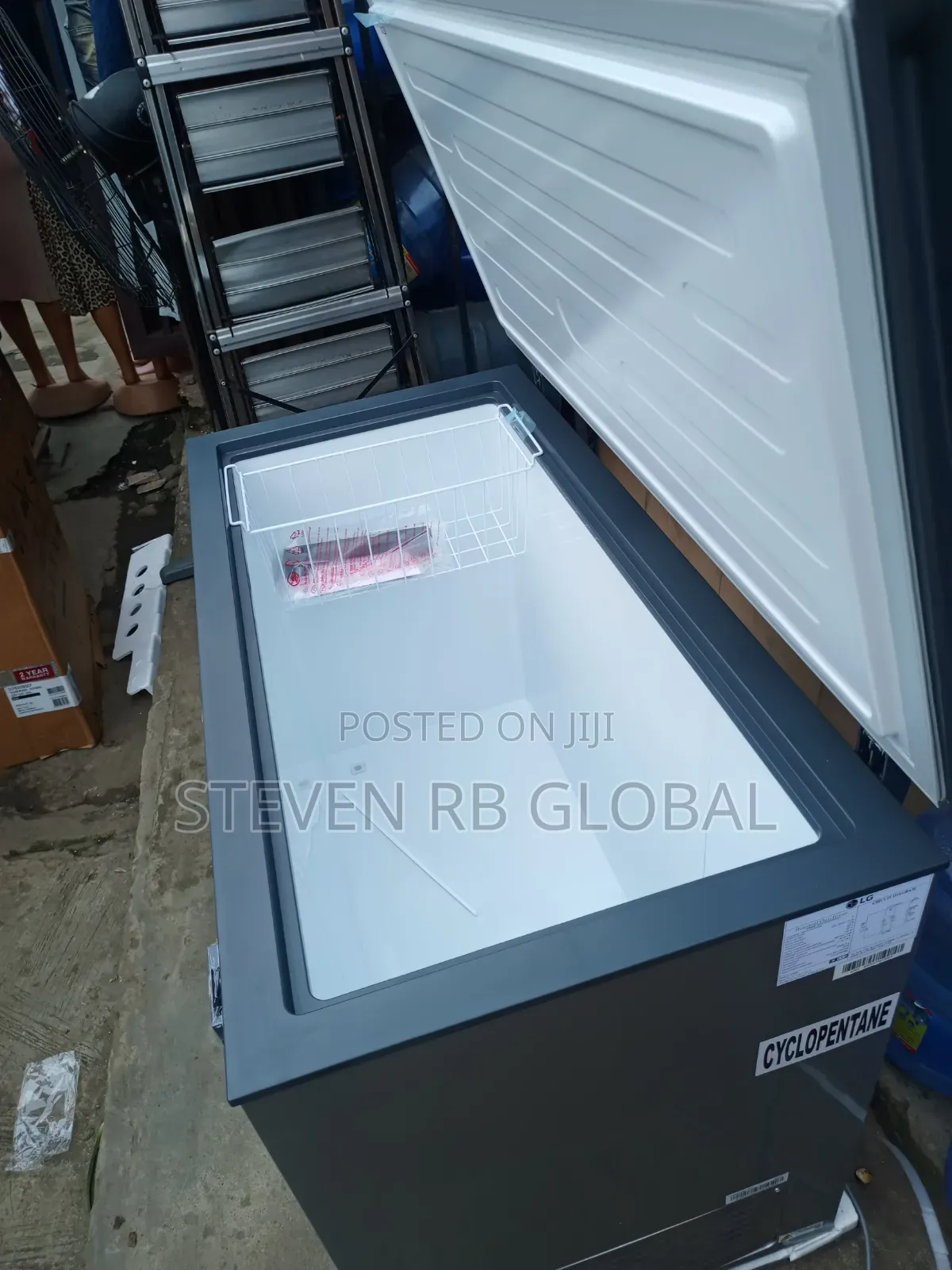 LG 291L Chest Freezer | GCFB305BQCF