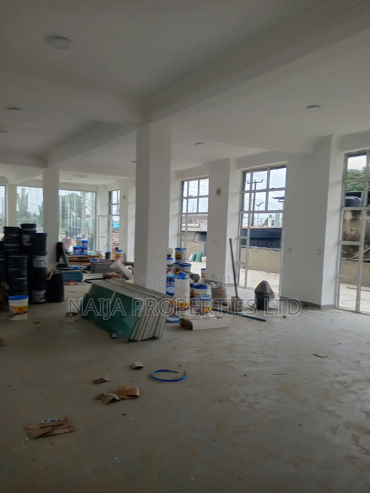 Open Plan Space of 130sqm on the Express Way at Awoyaya for Lease