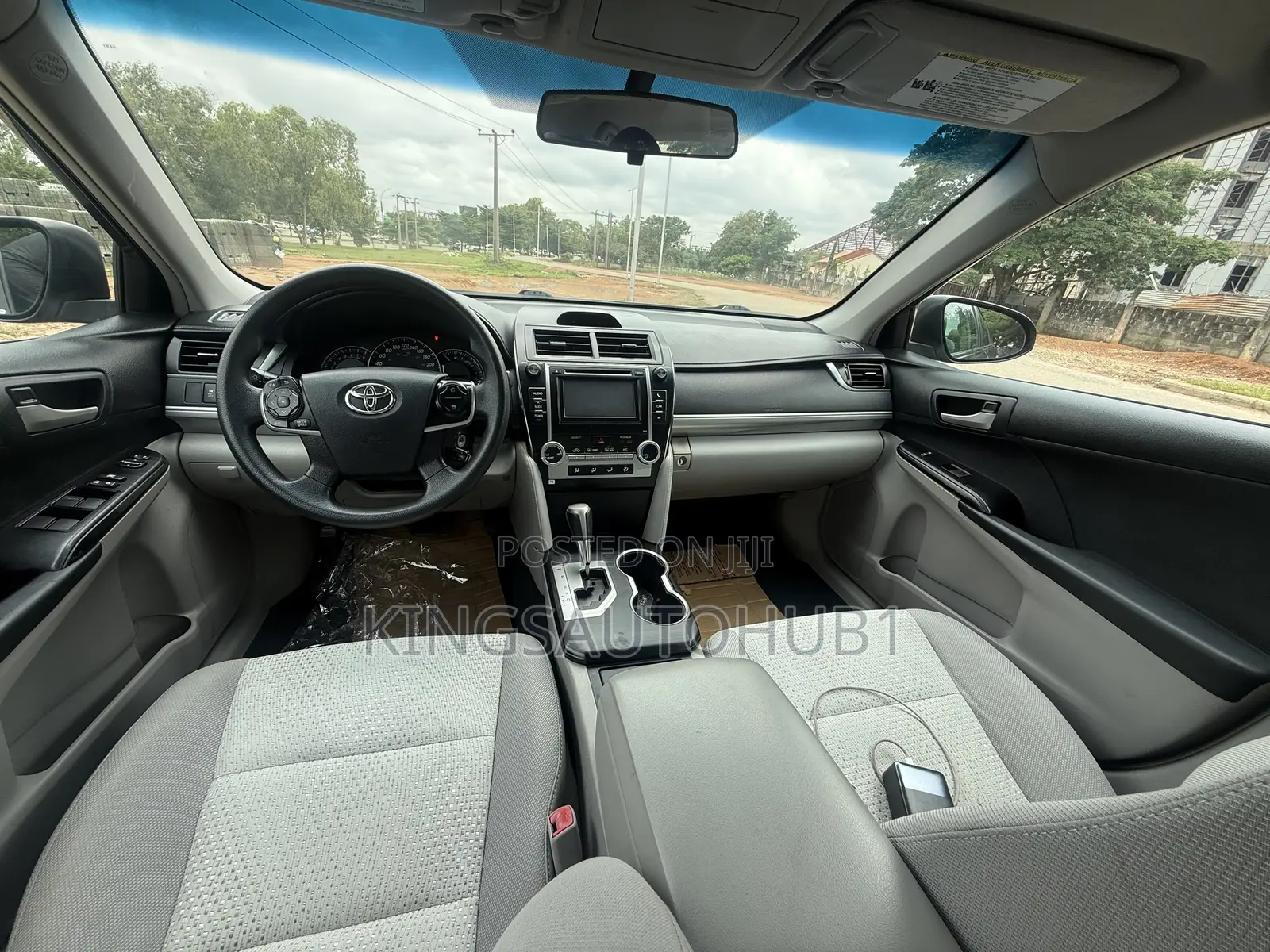 Toyota Camry LE 4dr Sedan (2.5L 4cyl 6A) 2013 Gray