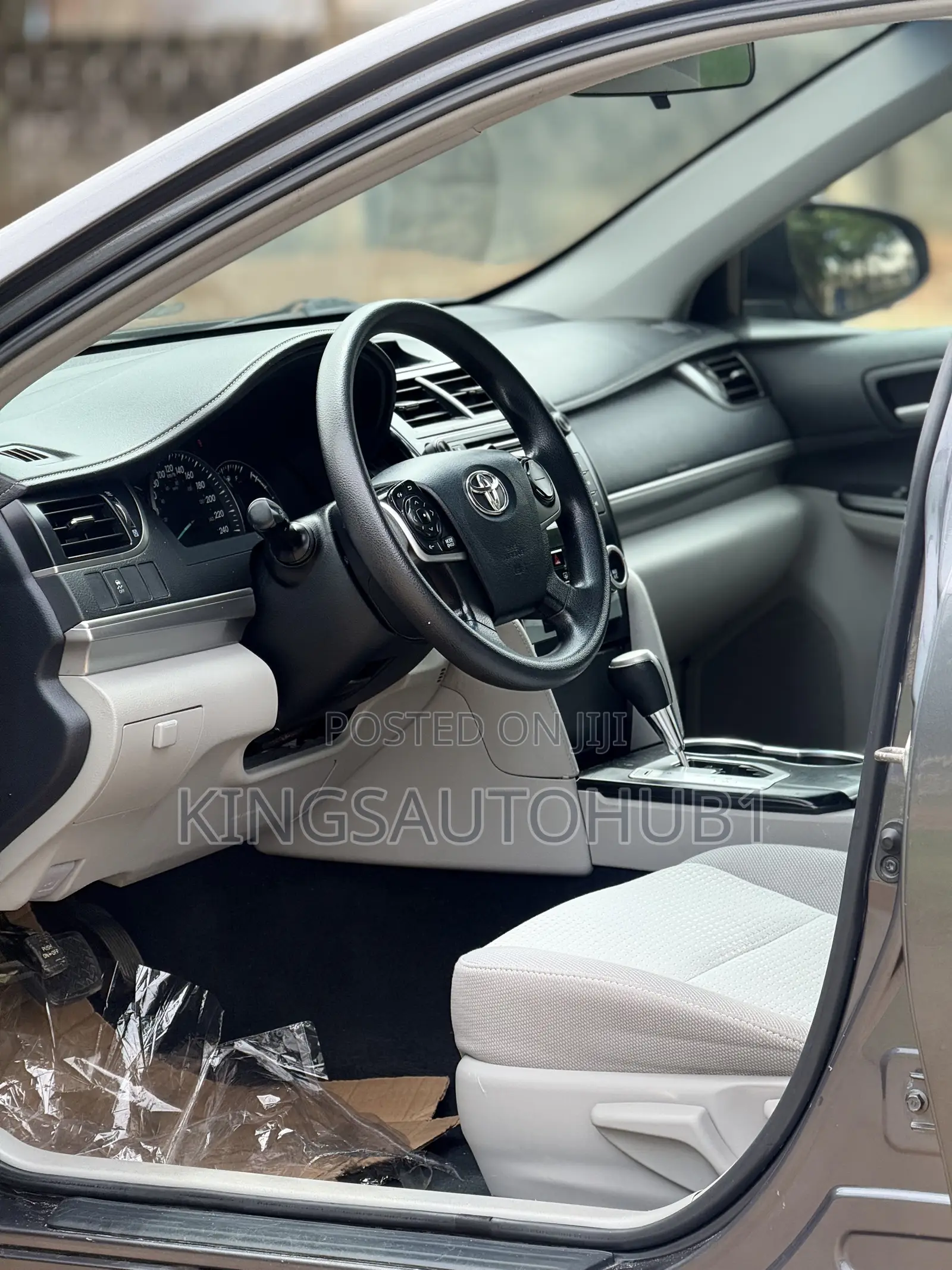 Toyota Camry LE 4dr Sedan (2.5L 4cyl 6A) 2013 Gray