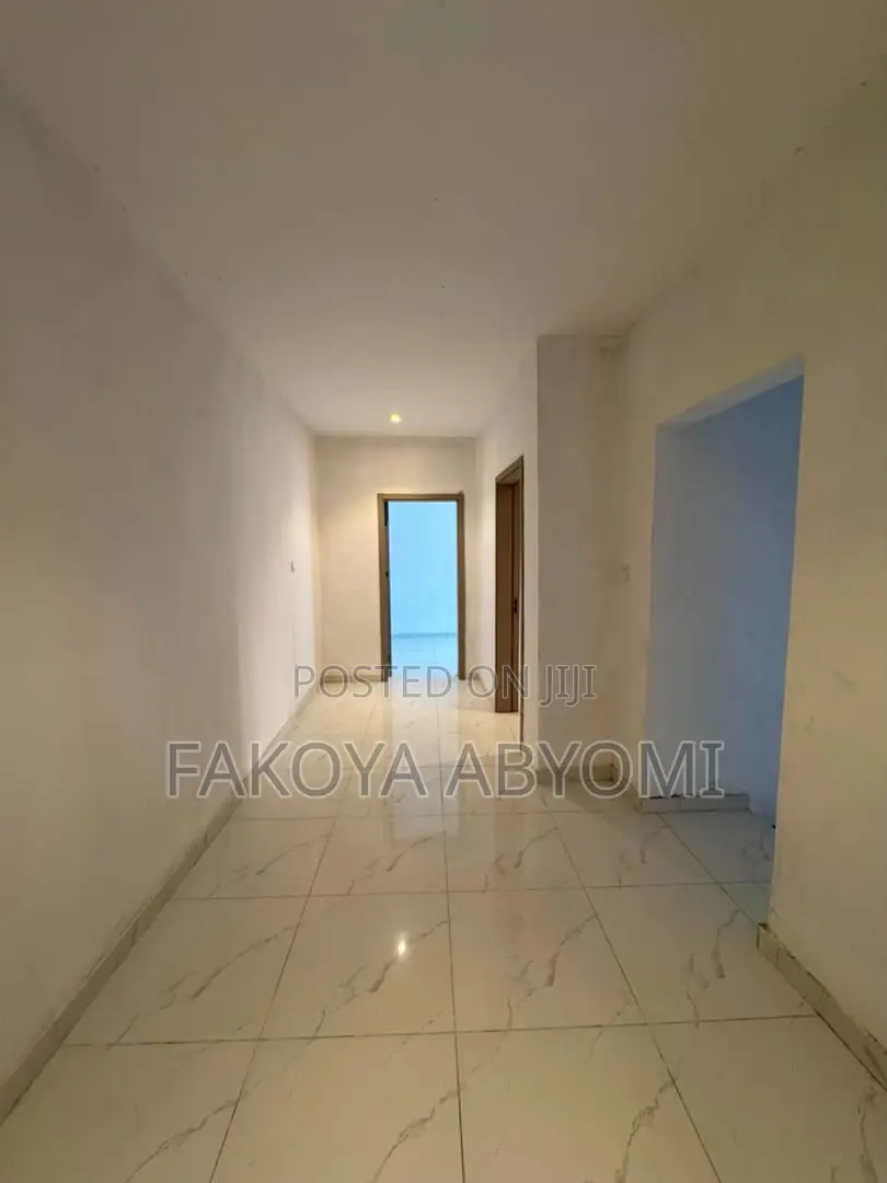 2bdrm Apartment in Lekki Phase 1 for sale