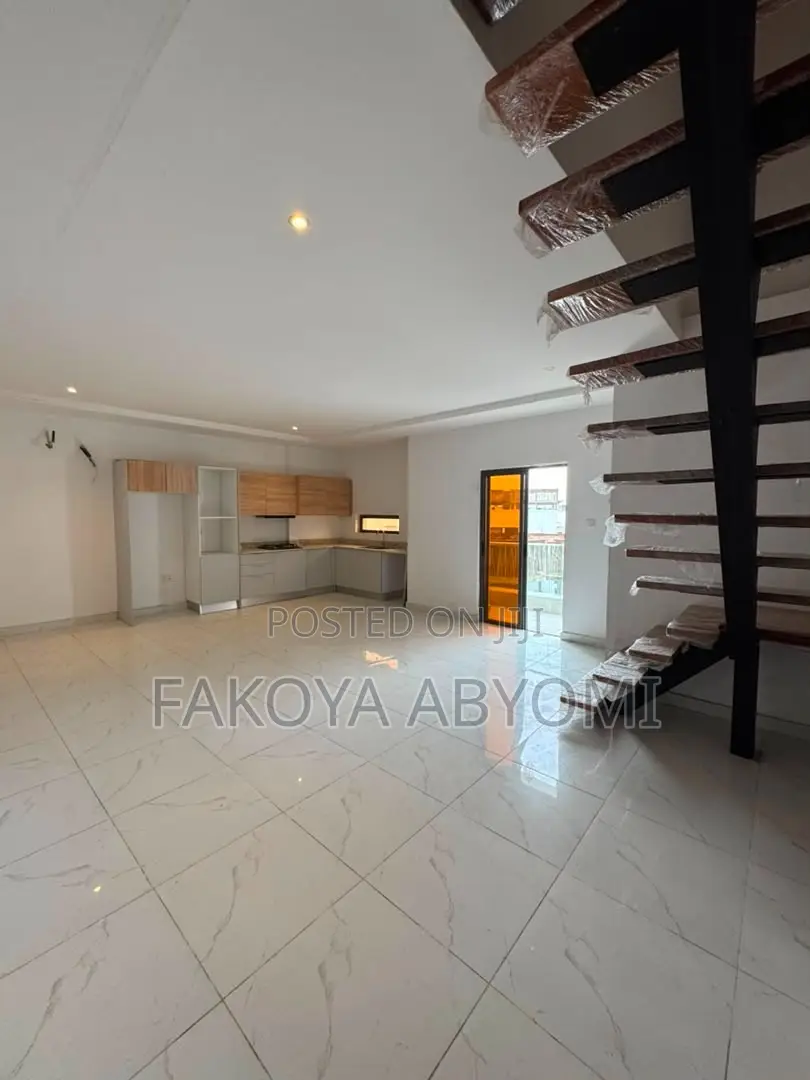 2bdrm Apartment in Lekki Phase 1 for sale