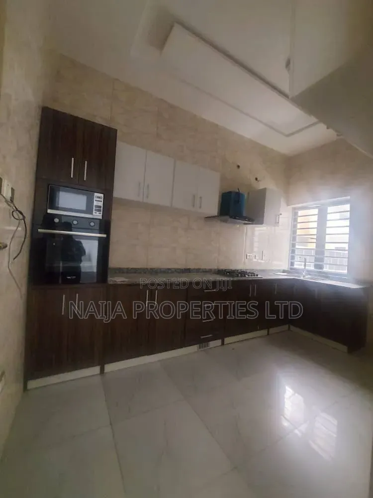 1bdrm Shared Apartment in Orchid, Ikota for rent