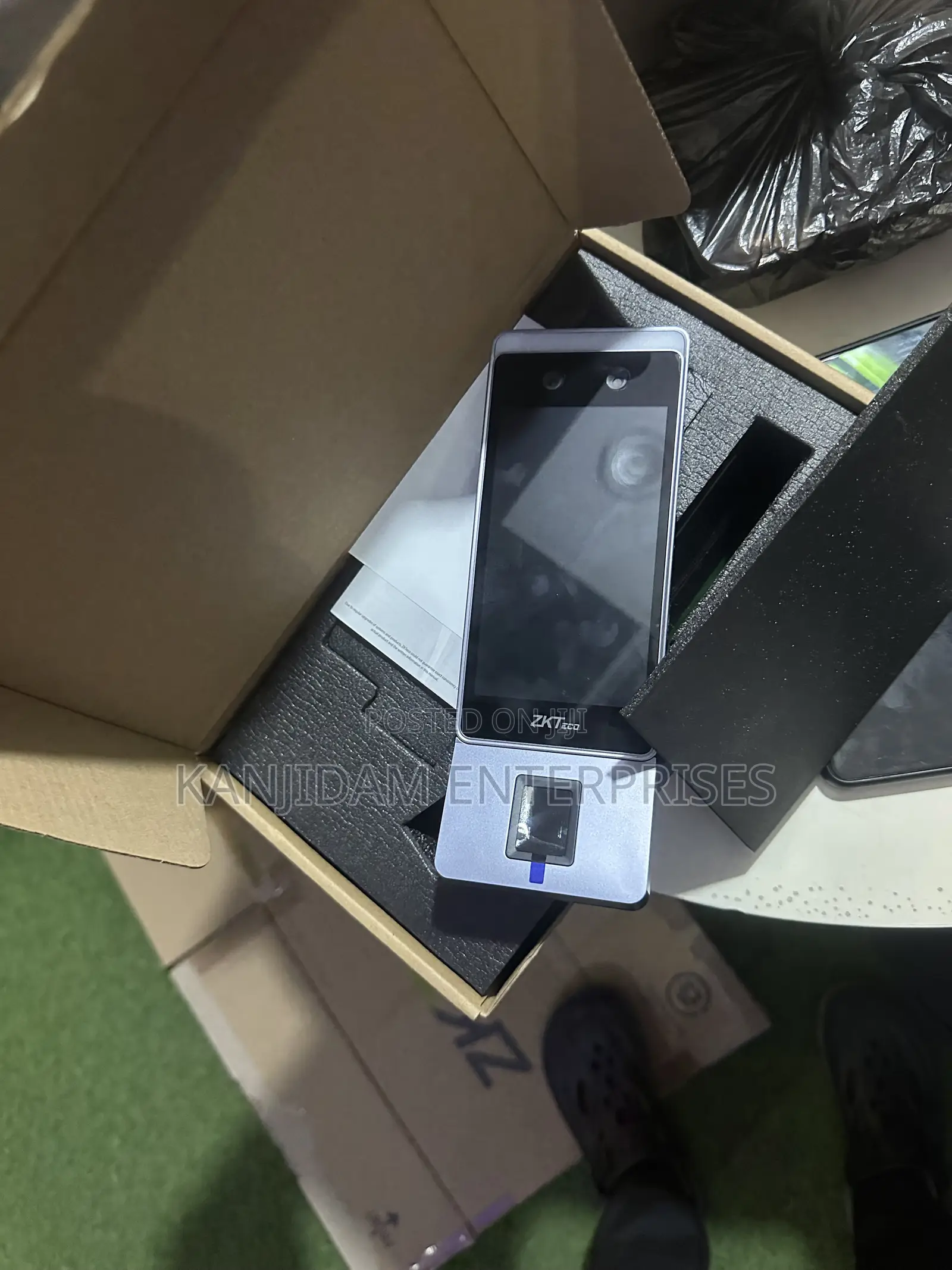 ZKteco Horus E1- Facial Recognition Time and Attendance 4G