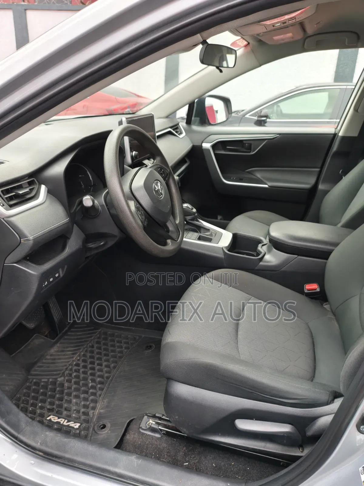 Toyota RAV4 XLE AWD 2024 Silver