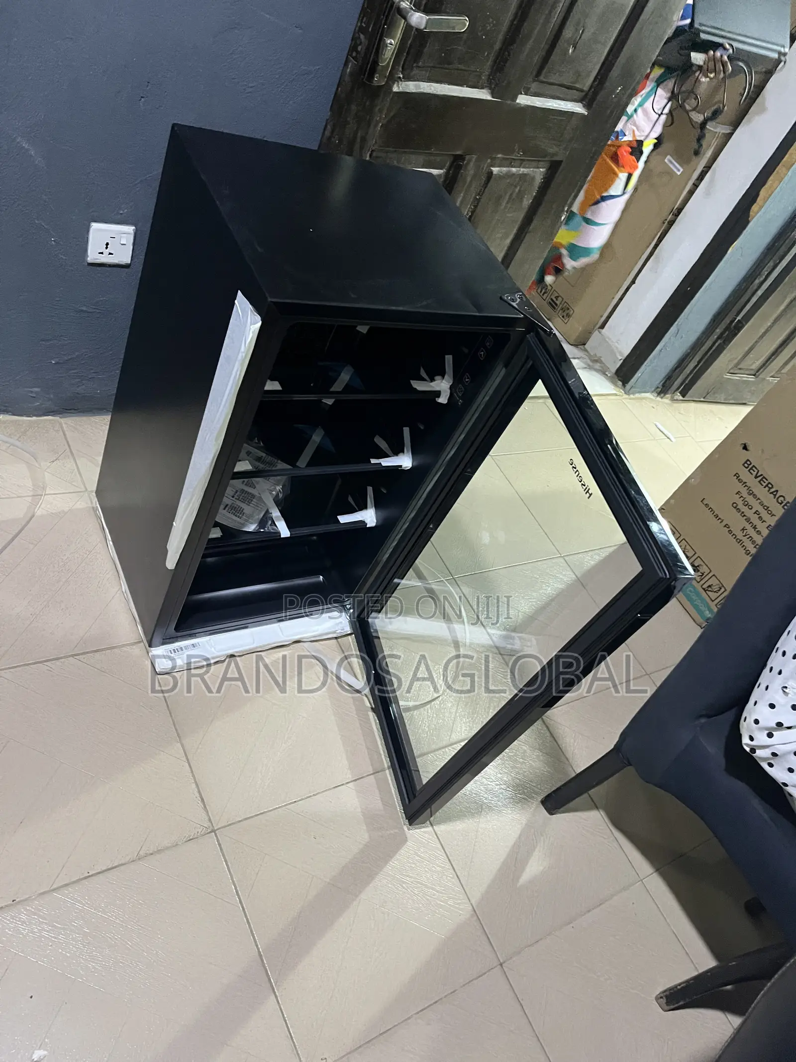 Hisense JC-94 Premium Mini Drinks Fridge 91 Litres
