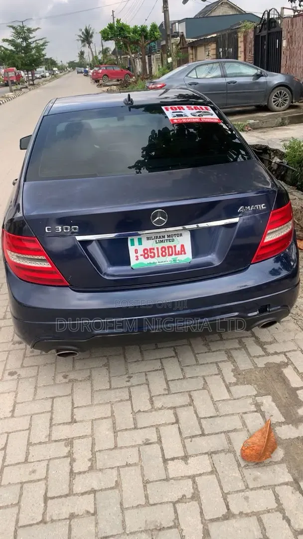 Mercedes-Benz C300 2013 Blue