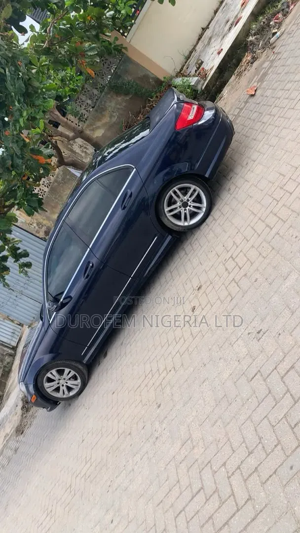 Mercedes-Benz C300 2013 Blue