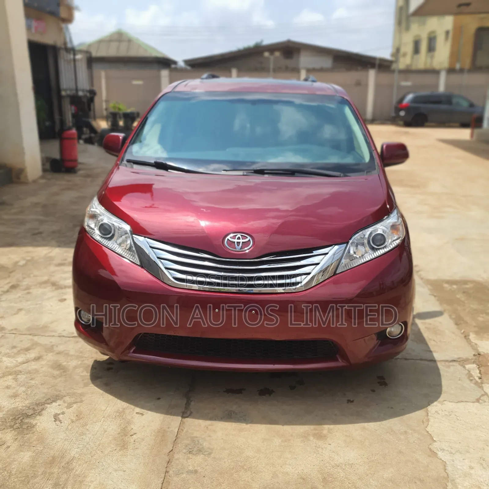Toyota Sienna 2016 Red