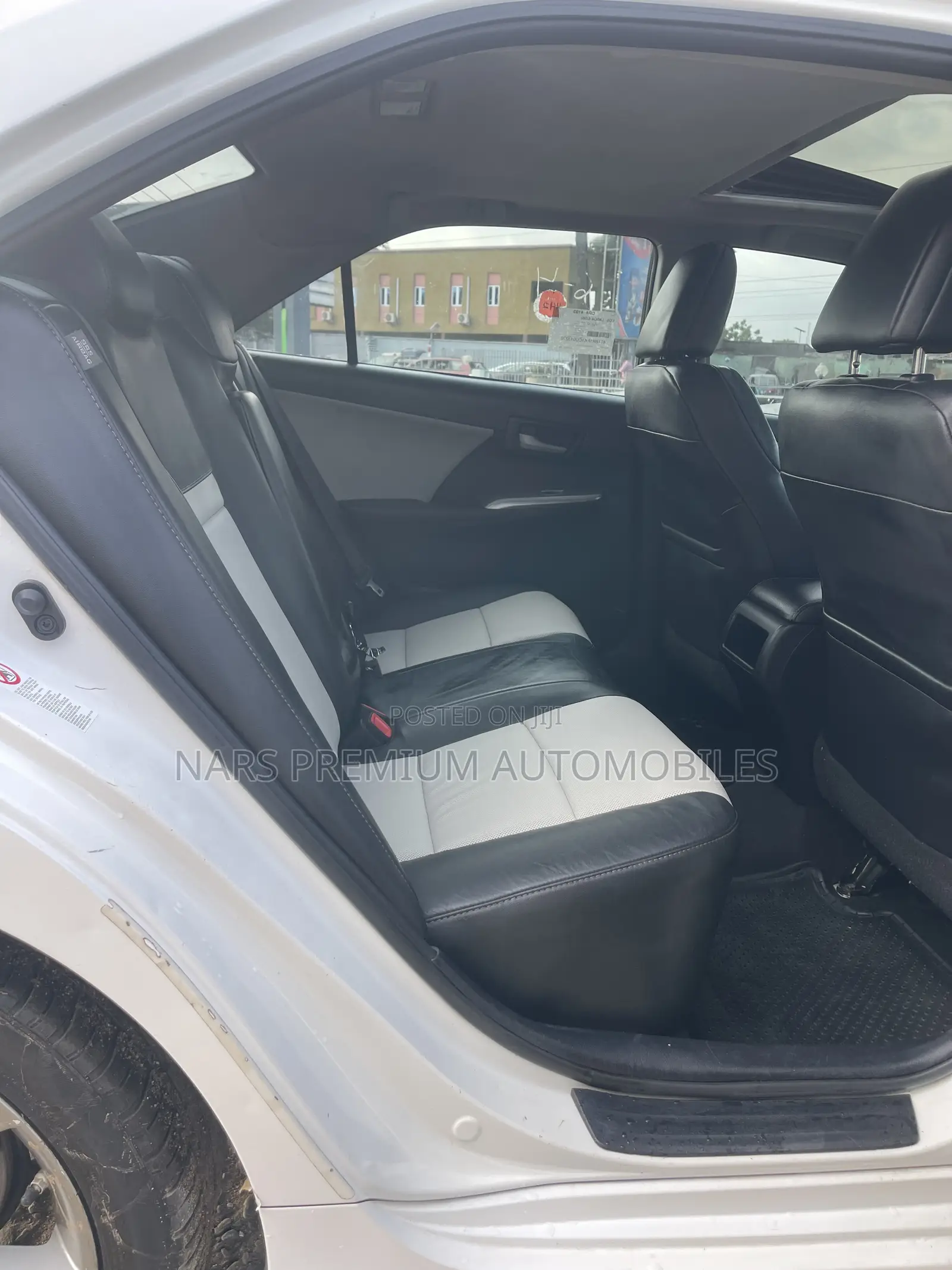 Toyota Camry SE V6 4dr Sedan (3.5L 6cyl 6A) 2012 White