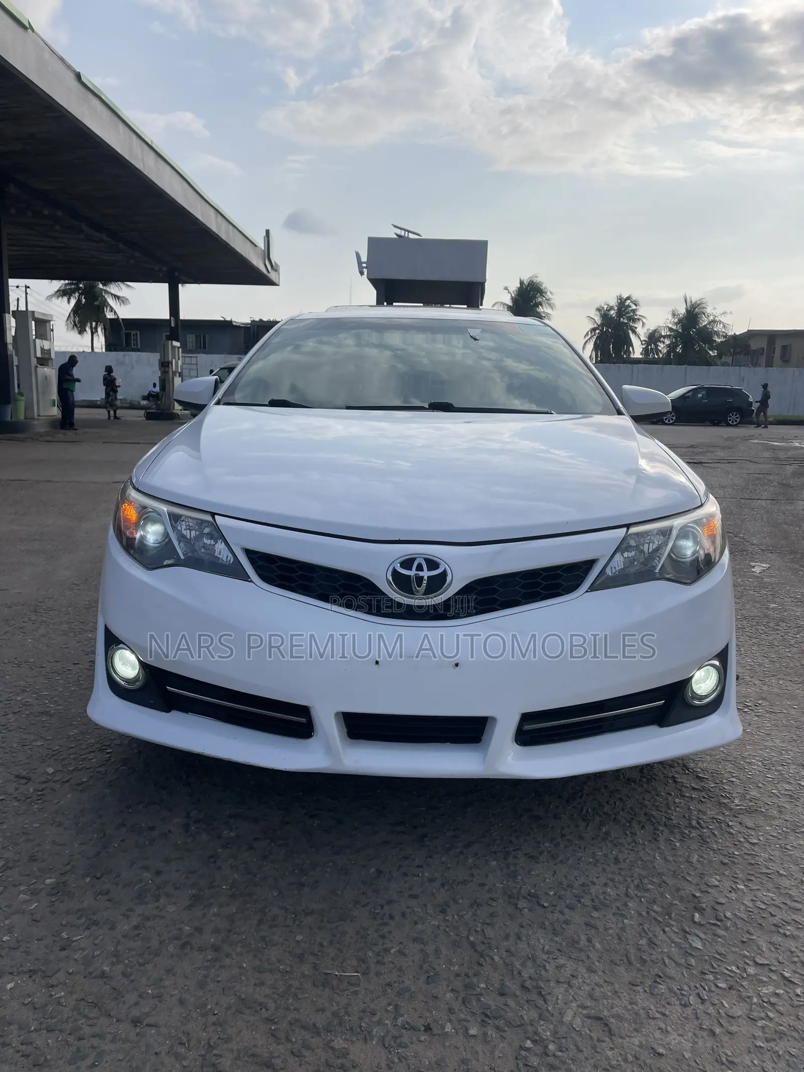 Toyota Camry SE V6 4dr Sedan (3.5L 6cyl 6A) 2012 White