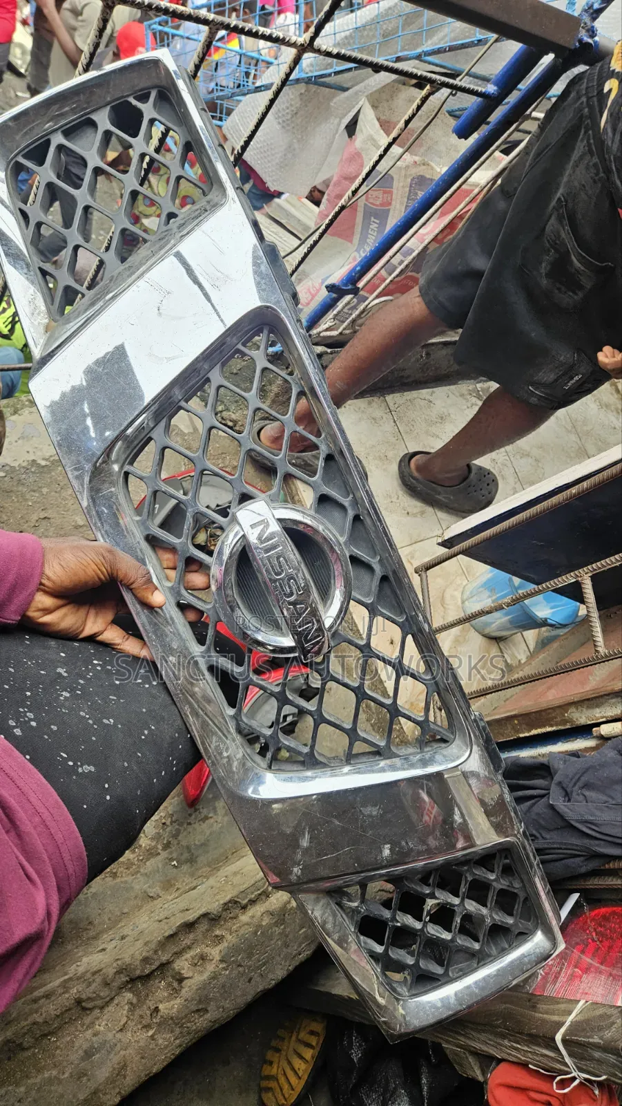 Frontgrill Nissan Pathfinder 2005