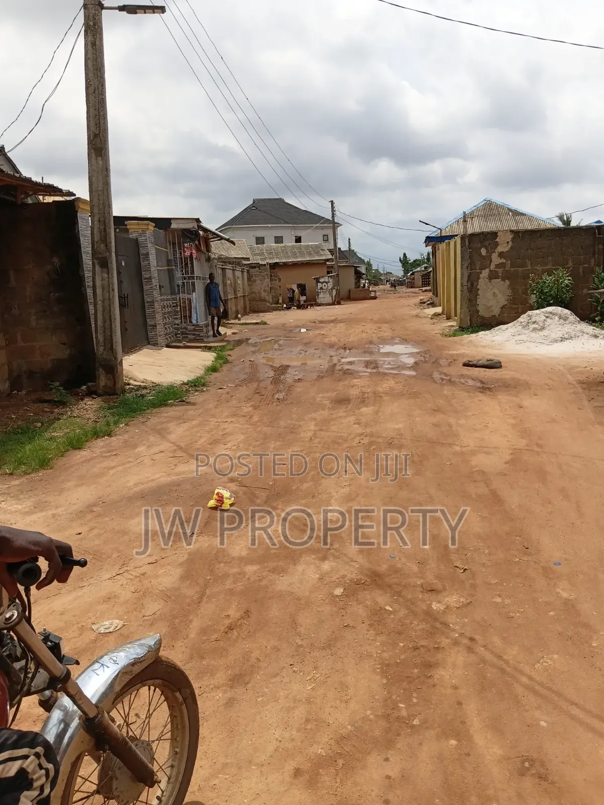 13bdrm Apartment in Oniyelu, Ijegun for sale