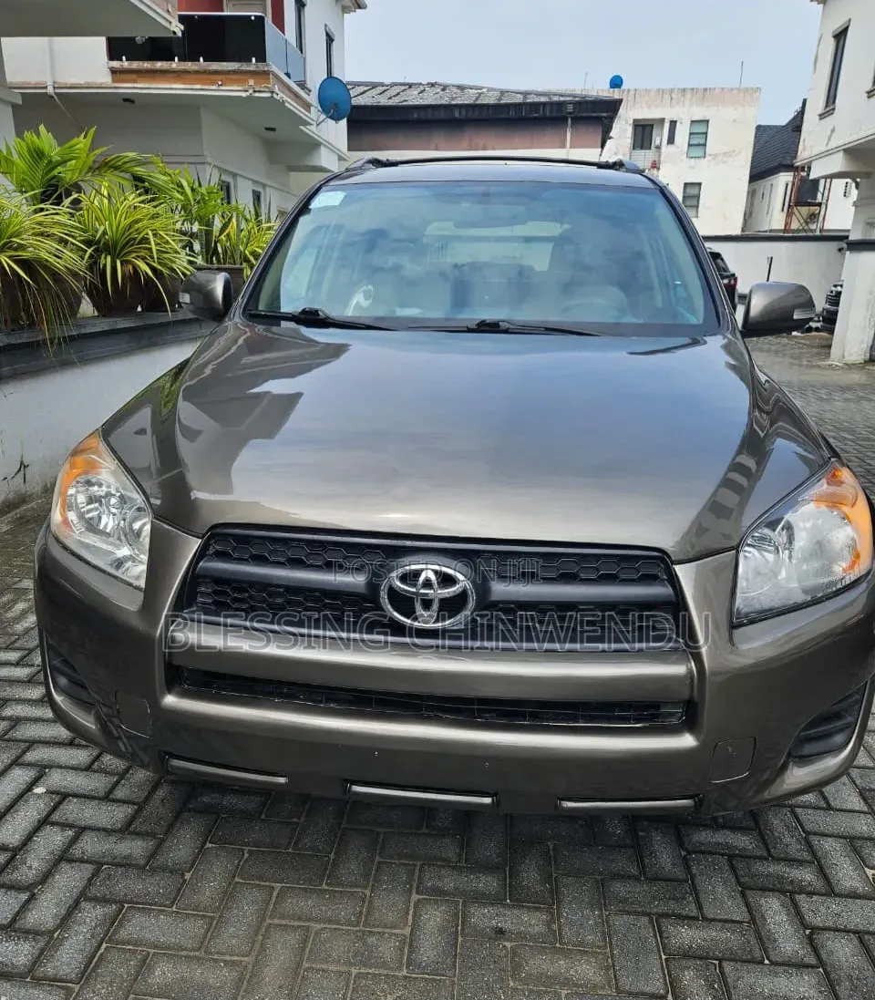 Toyota RAV4 2010 Gold