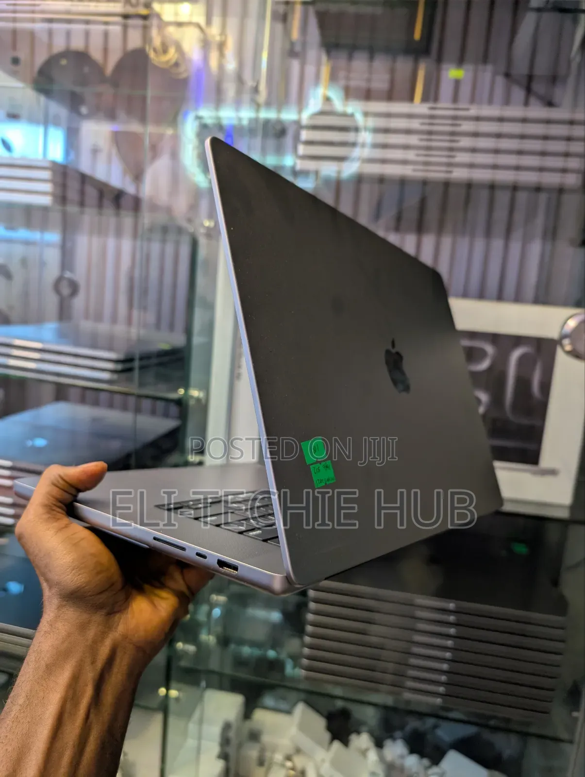 Laptop Apple MacBook Pro 2021 M1 32GB Apple M1 Pro SSD 512GB