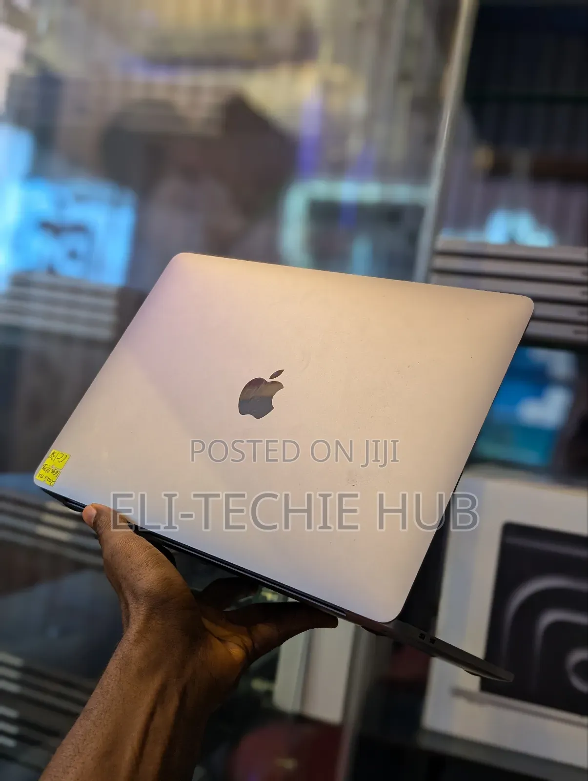 Laptop Apple MacBook Pro 2022 M2 16GB Apple M2 SSD 512GB
