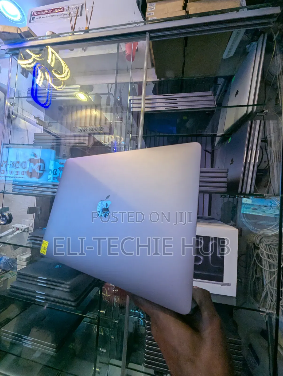 Laptop Apple MacBook Pro 2022 M2 16GB Apple M2 SSD 512GB