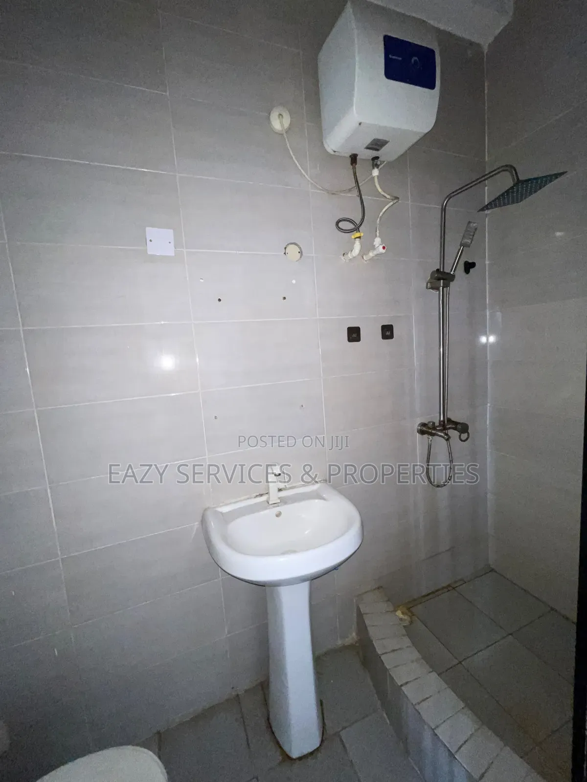 Mini Flat in Gated And Secured, Osapa london for rent