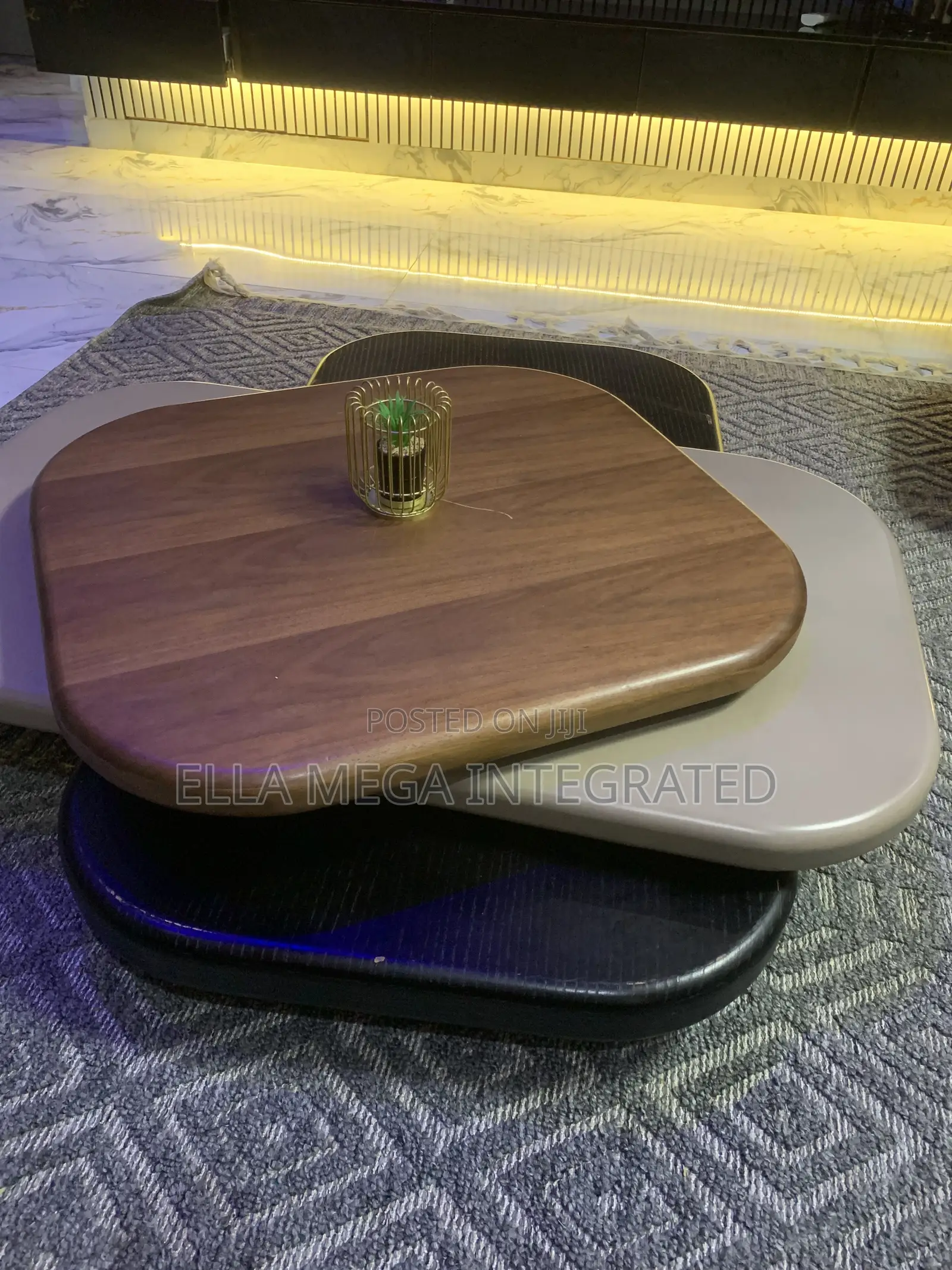 Beautiful Center Table 360 Degree Rotation