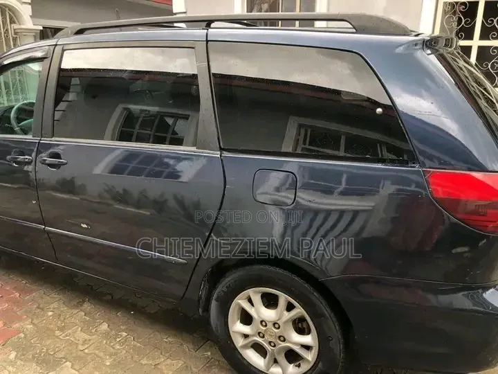 Toyota Sienna 2005 Gray