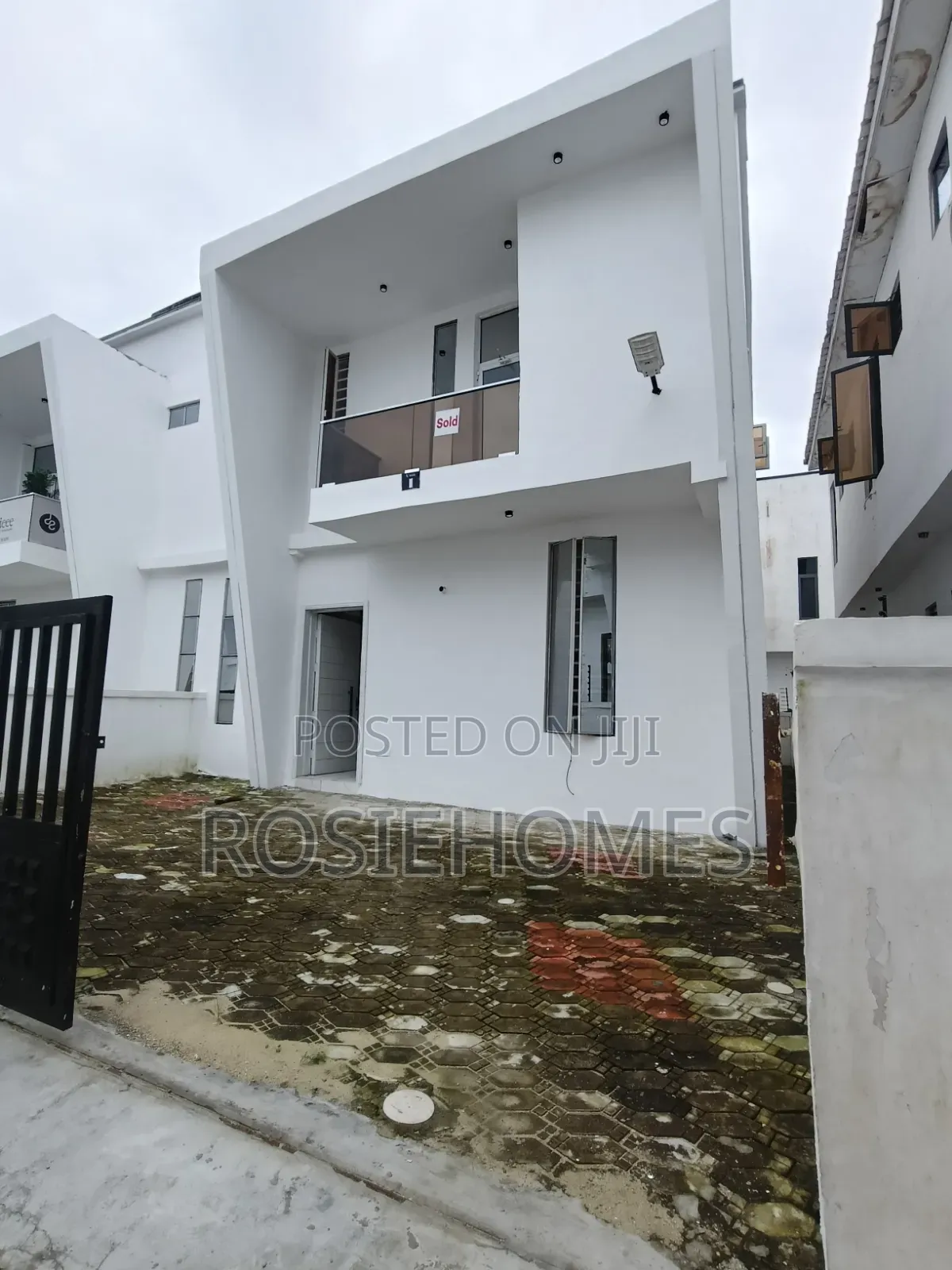 4bdrm Duplex in Ikota Gra for rent