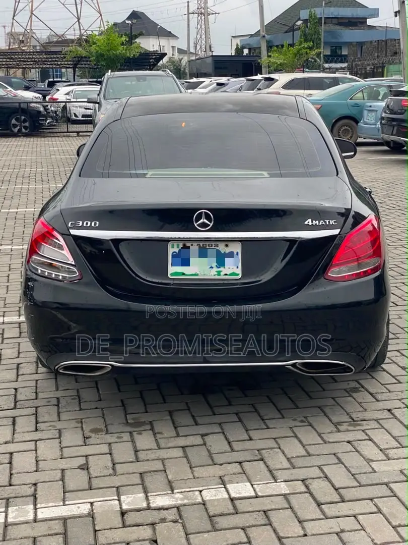 Mercedes-Benz C300 2016 Black