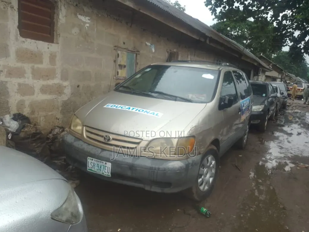 Toyota Sienna 2002