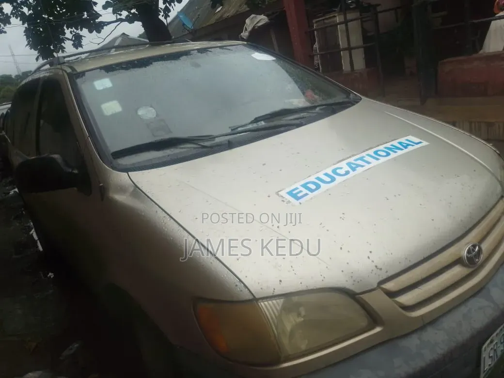 Toyota Sienna 2002