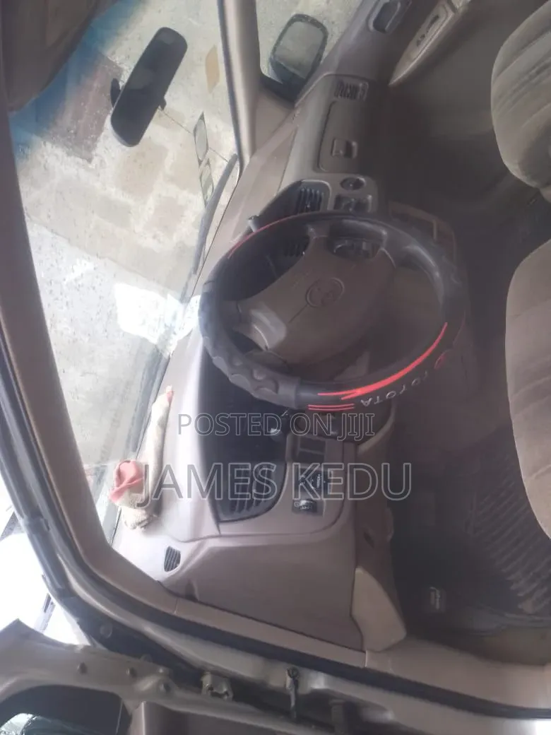 Toyota Sienna 2002