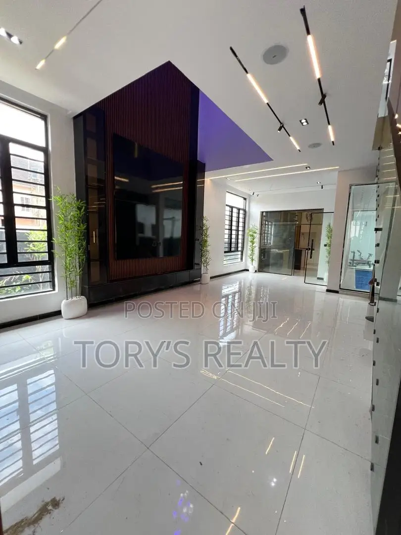 5bdrm Duplex in Lekki Phase 2 for sale