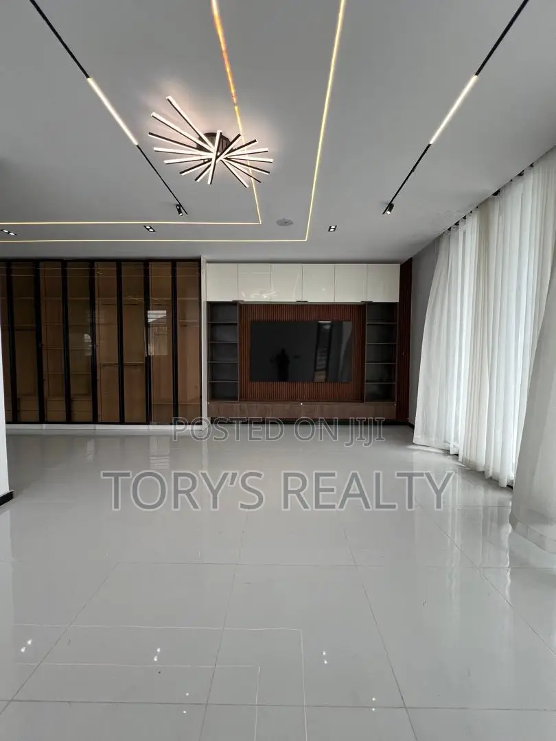 5bdrm Duplex in Lekki Phase 2 for sale