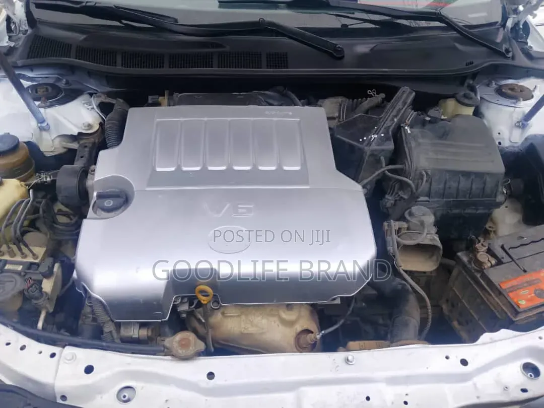 Toyota Camry SE V6 4dr Sedan (3.5L 6cyl 6AM) 2009 Off white