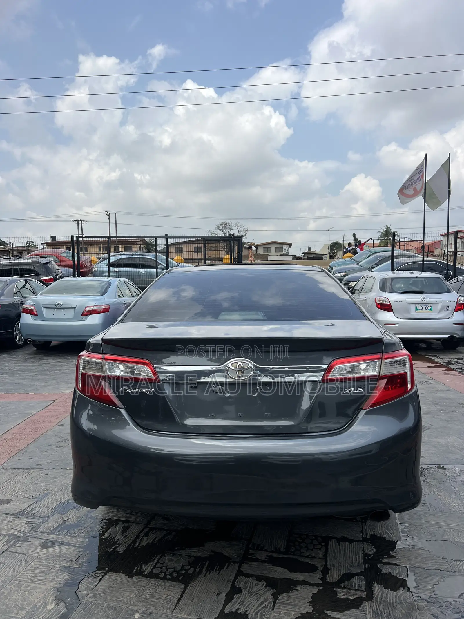 Toyota Camry XLE 4dr Sedan (2.5L 4cyl 6A) 2013 Gray