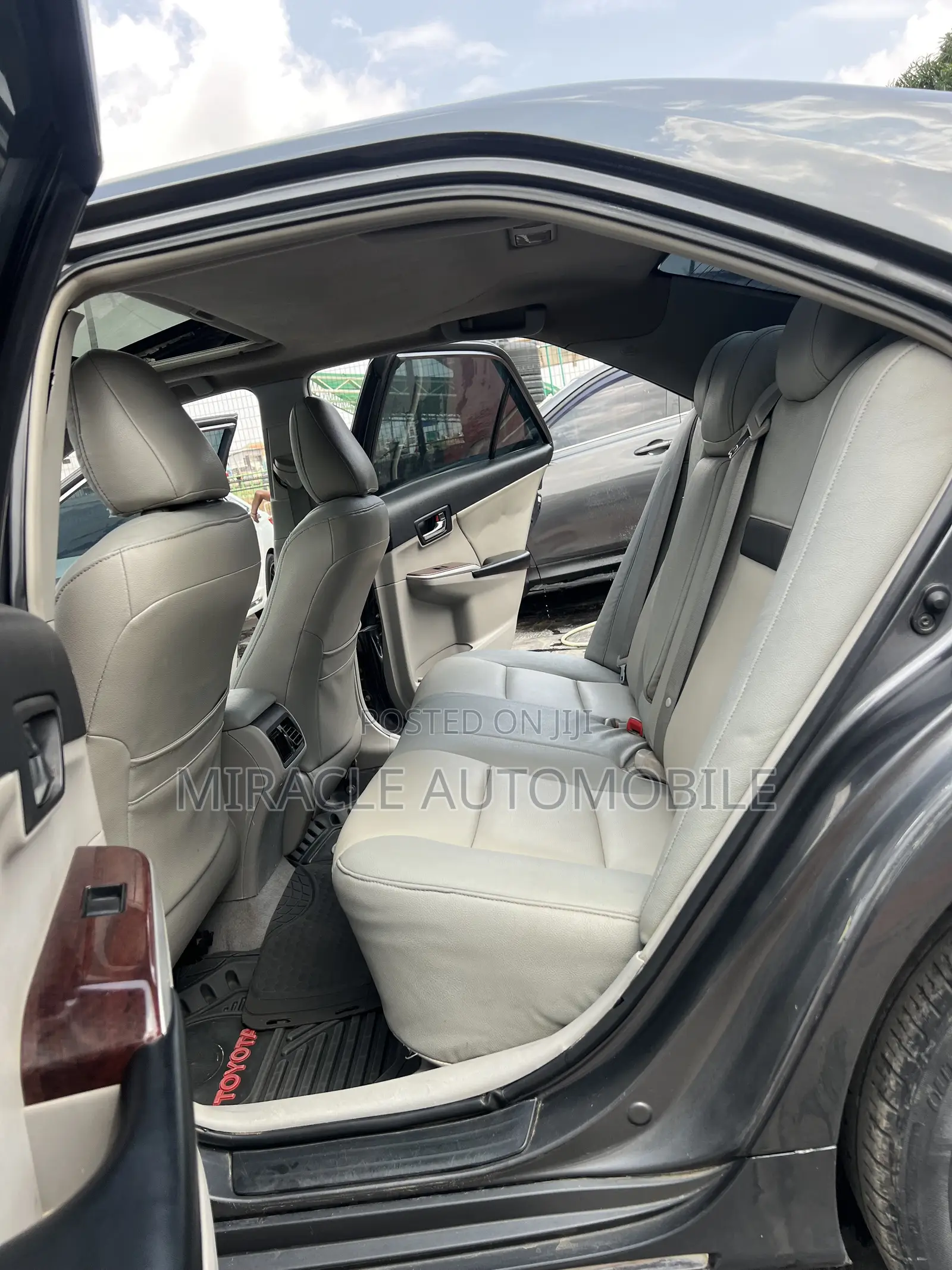 Toyota Camry XLE 4dr Sedan (2.5L 4cyl 6A) 2013 Gray