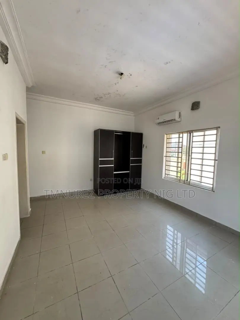 3bdrm Apartment in Lekki Phase 1 for rent