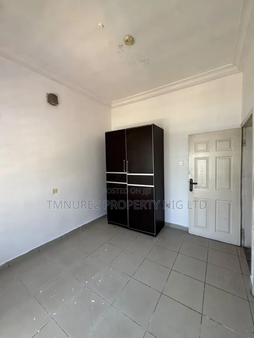 3bdrm Apartment in Lekki Phase 1 for rent
