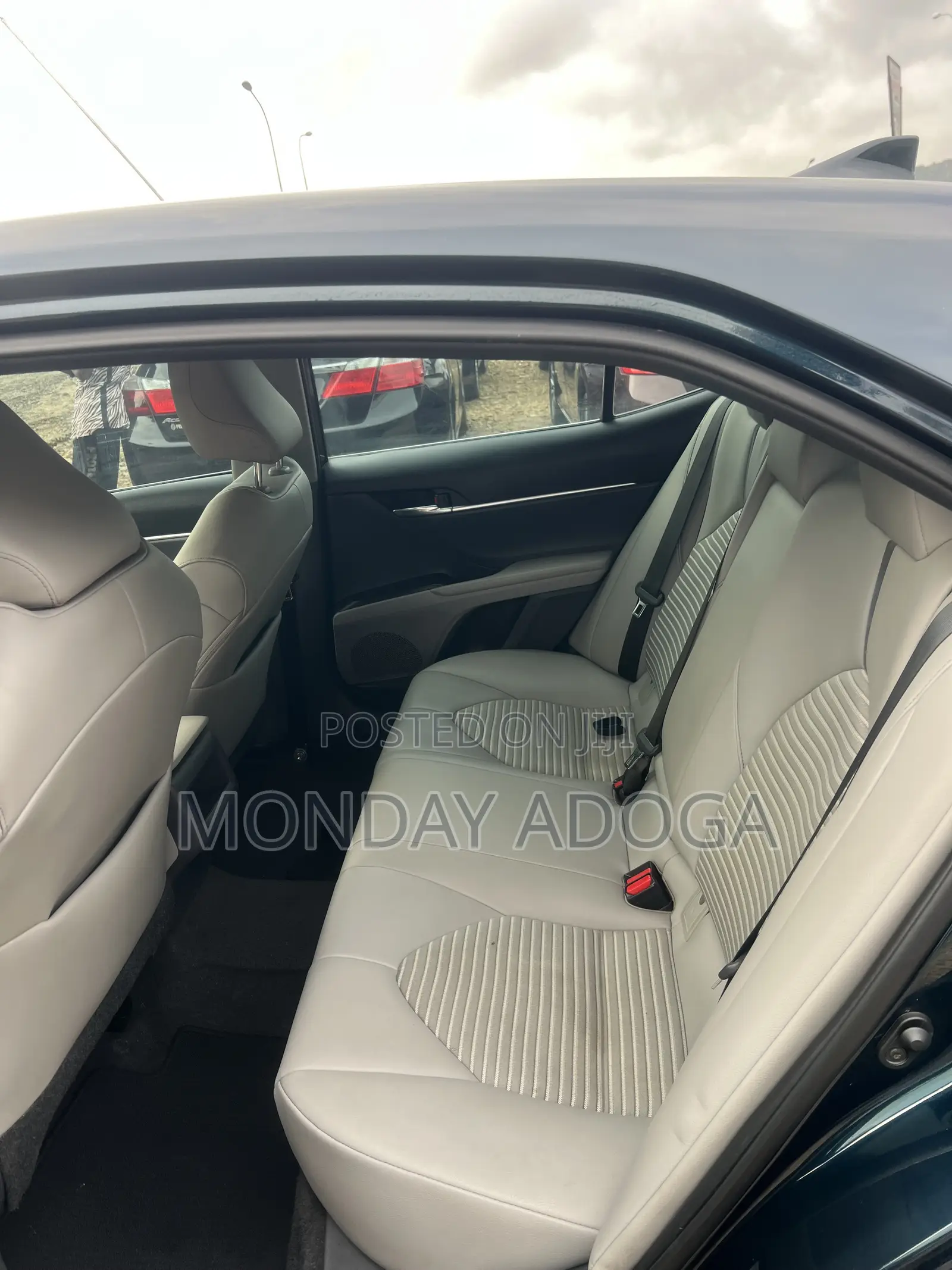 Toyota Camry SE 2021 Gray