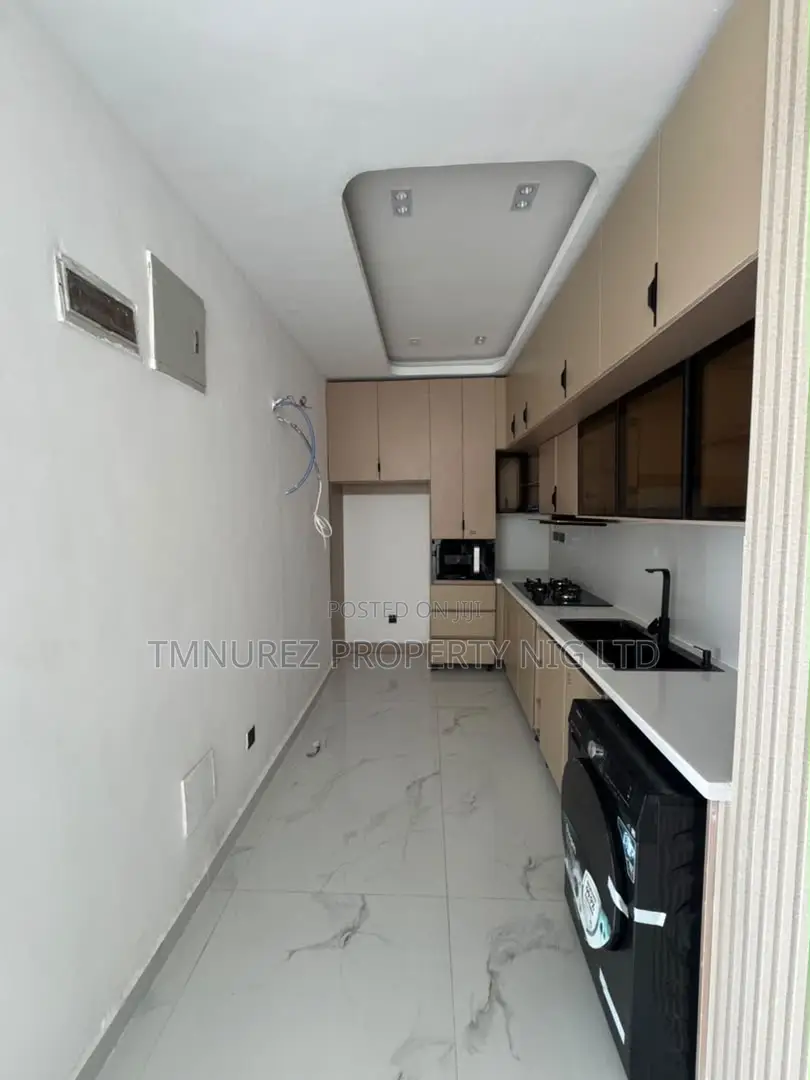 2bdrm Apartment in Lekki Phase 1 for rent